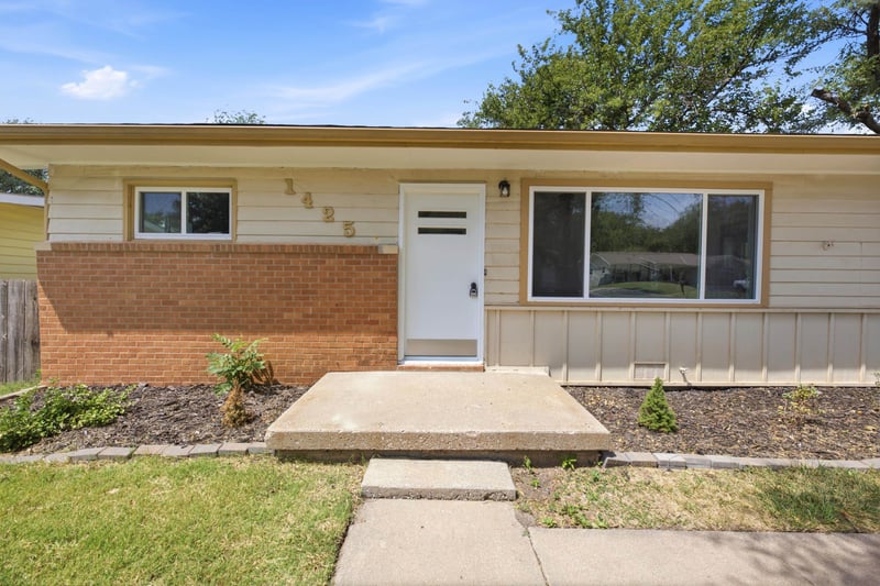 1425 N Georgie Ave, Derby, KS 67037