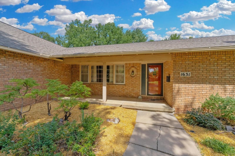 1631 N Glasgow St, Wichita, KS 67206