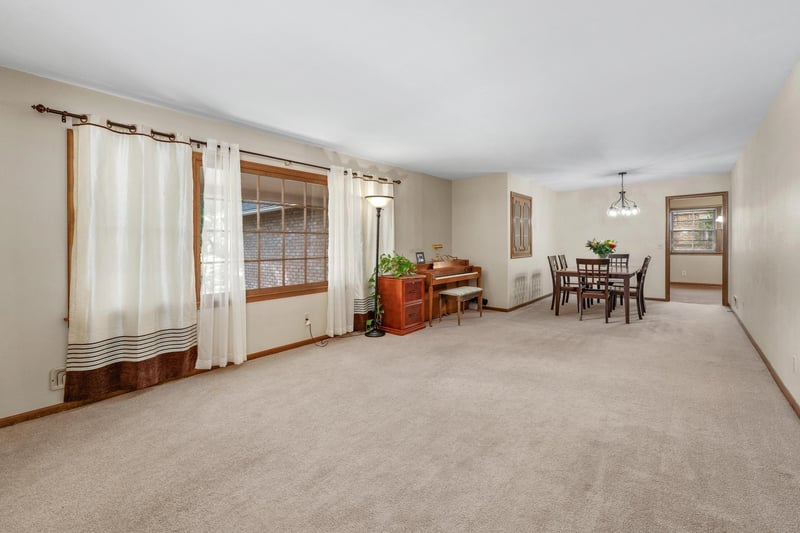 1631 N Glasgow St, Wichita, KS 67206