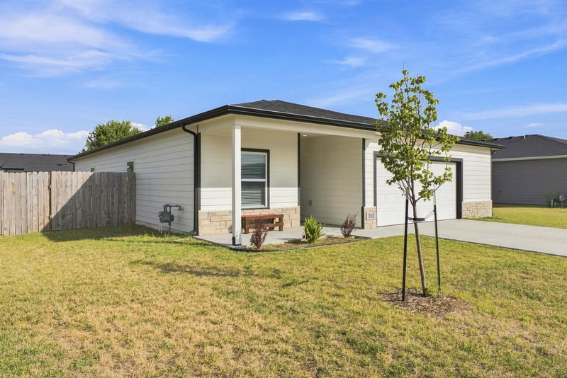 211 S Gatewood St, Valley Center, KS 67147-4741