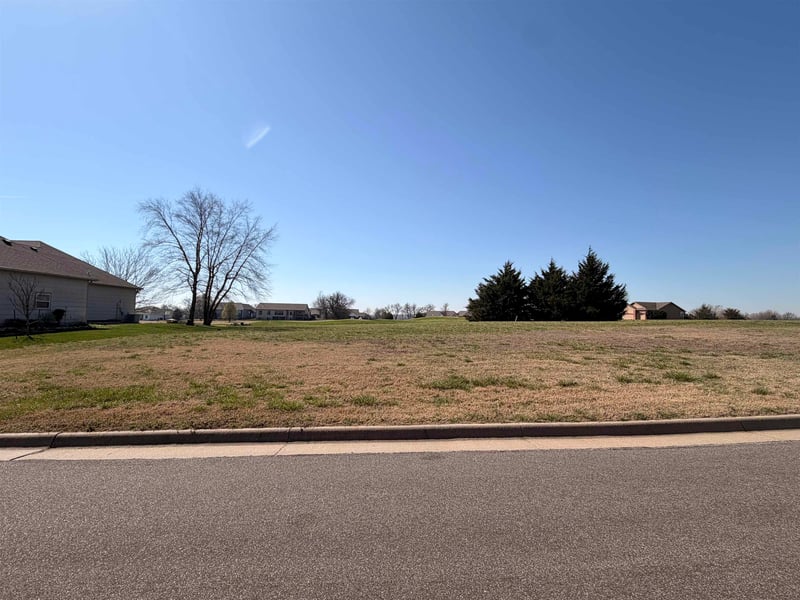 509 Quail Nest Rd, Winfield, KS 67156