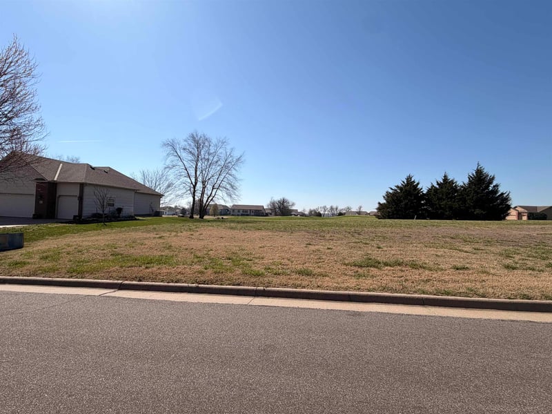 509 Quail Nest Rd, Winfield, KS 67156