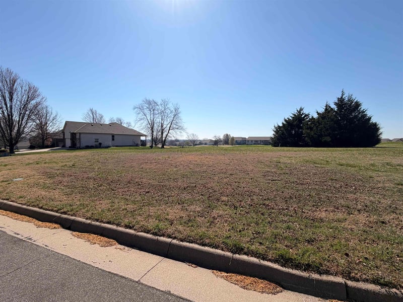 509 Quail Nest Rd, Winfield, KS 67156