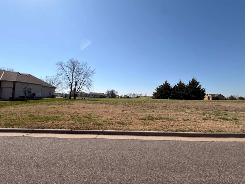 509 Quail Nest Rd, Winfield, KS 67156