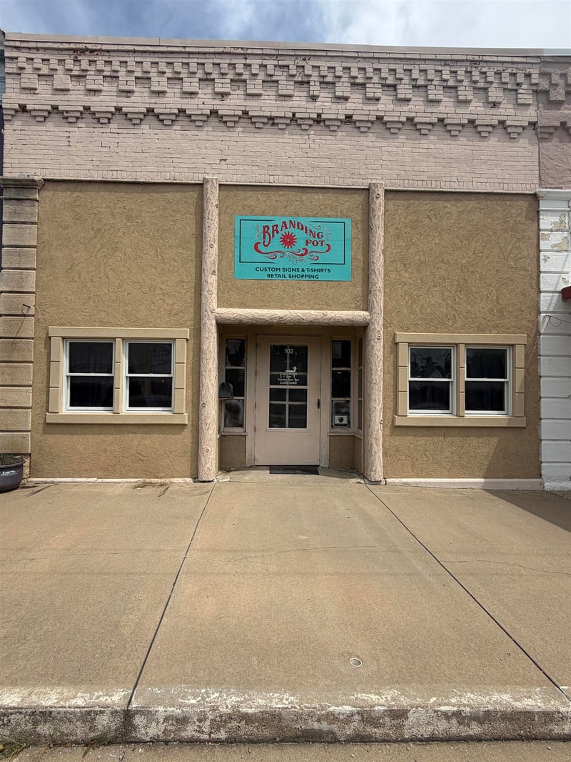 102 N Main, Eureka, KS 67045