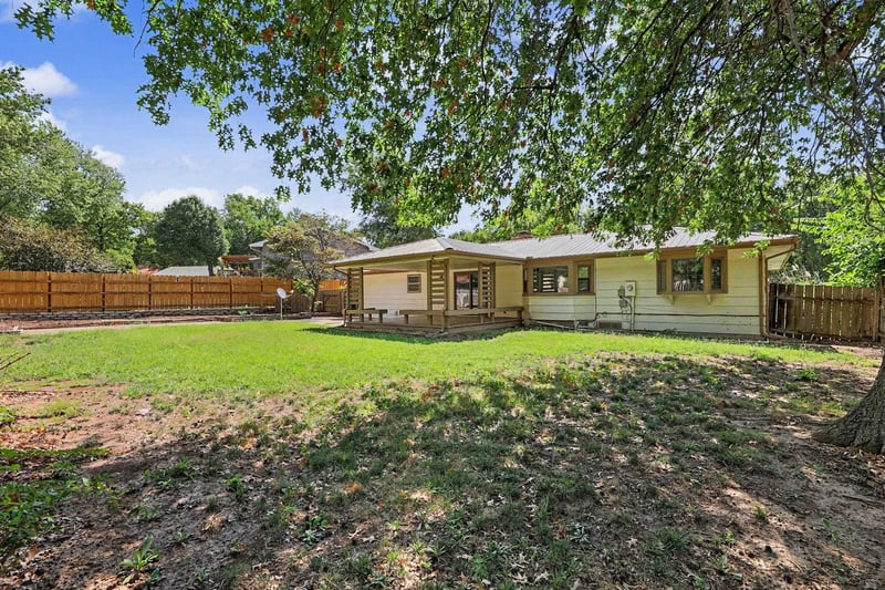 1306 E Brookfield Ln, Derby, KS 67037