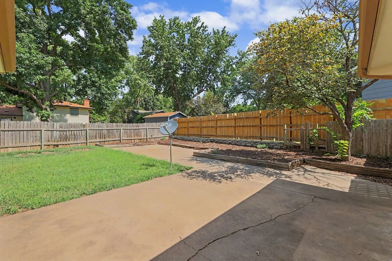 1306 E Brookfield Ln, Derby, KS 67037