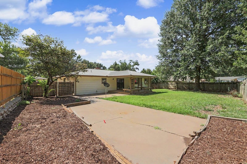 1306 E Brookfield Ln, Derby, KS 67037