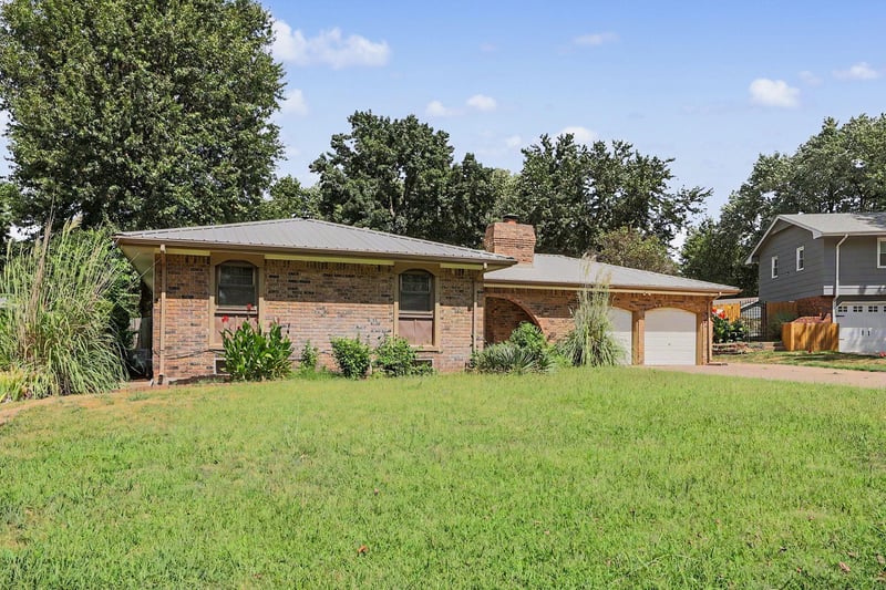 1306 E Brookfield Ln, Derby, KS 67037