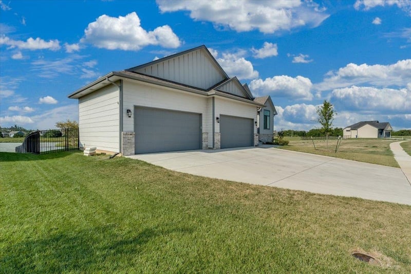 1425 W Cozy Hollow St, Goddard, KS 67052