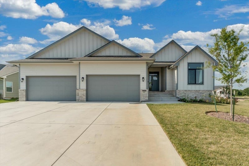 1425 W Cozy Hollow St, Goddard, KS 67052