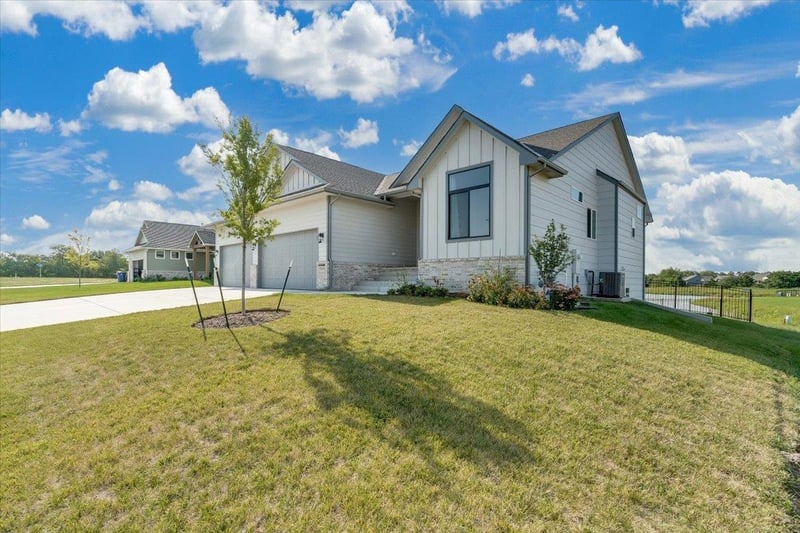 1425 W Cozy Hollow St, Goddard, KS 67052