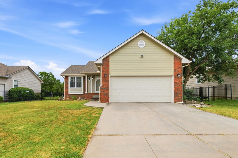 882 S Bedford Ct, Wichita, KS 67207