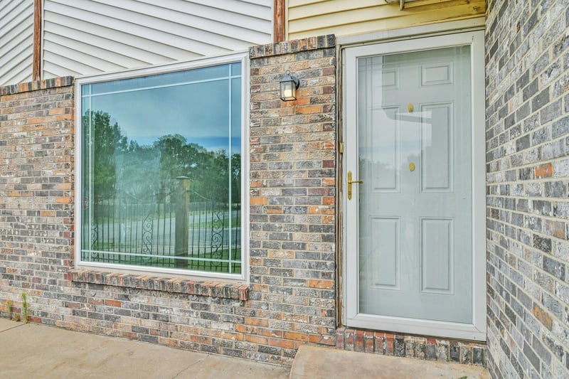 8704 E Longlake Cir, Wichita, KS 67207