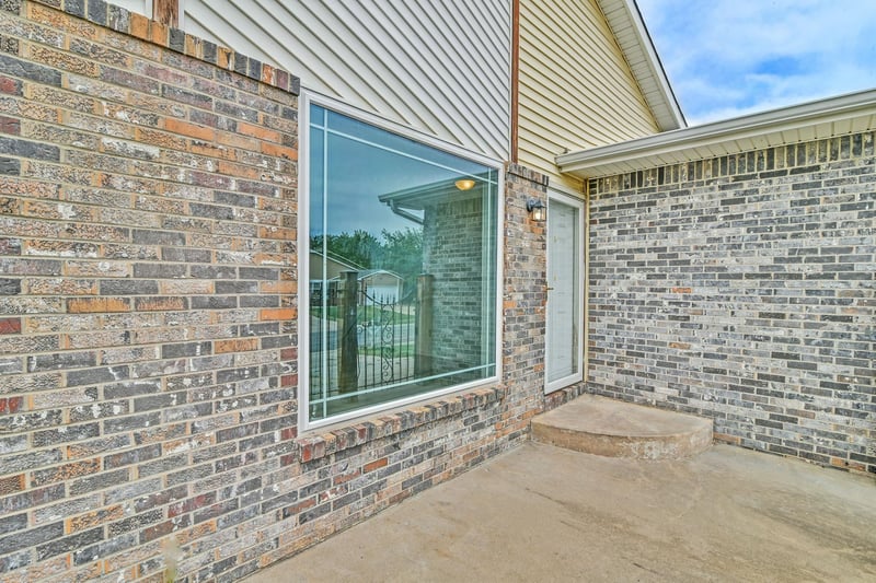 8704 E Longlake Cir, Wichita, KS 67207