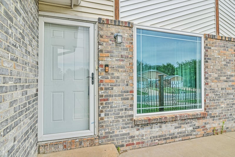 8702 E Longlake, Wichita, KS 67207