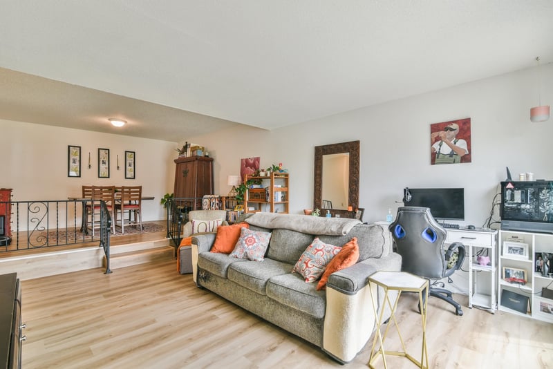 8702-8704 E Longlake Cir, Wichita, KS 67207