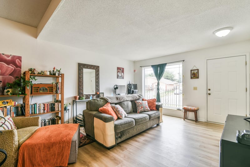 8702-8704 E Longlake Cir, Wichita, KS 67207