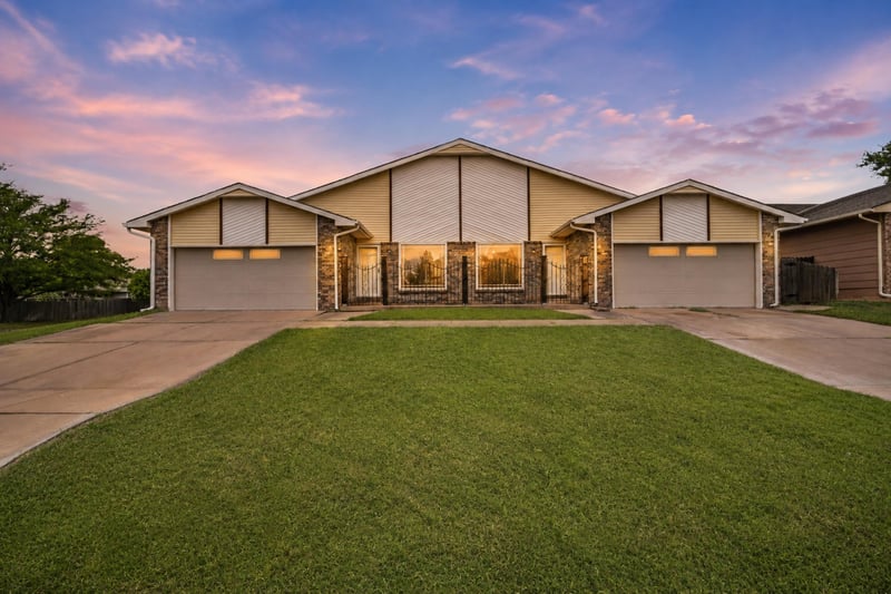 8702-8704 E Longlake Cir, Wichita, KS 67207