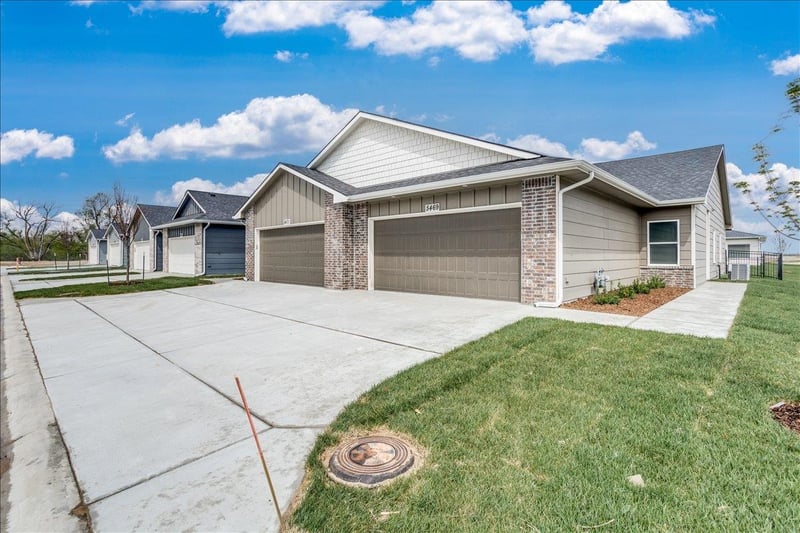 54335435 N Briskbay Ct, Maize, KS 67101