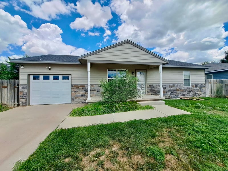 102A Henderson, Holcomb, KS 67851
