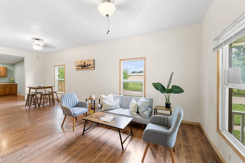 123 King St, Gypsum, KS 67448