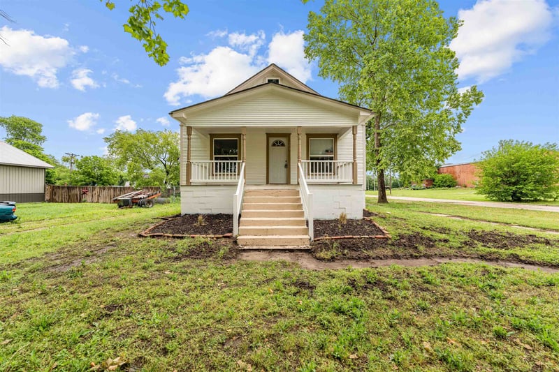 123 King St, Gypsum, KS 67448