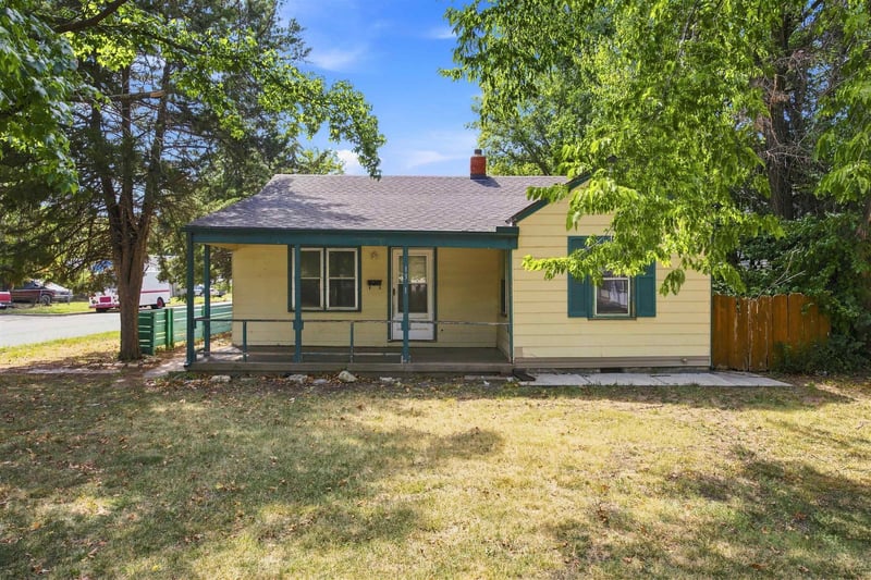 1301 N Dellrose, Wichita, KS 67208