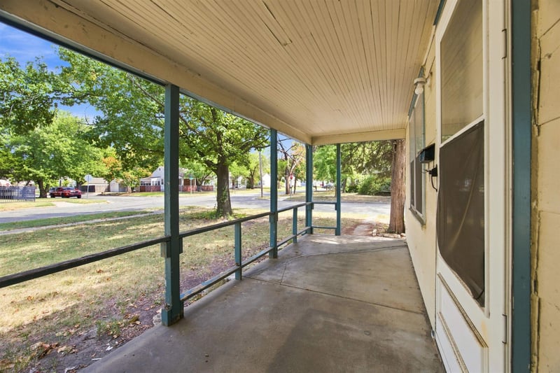 1301 N Dellrose, Wichita, KS 67208