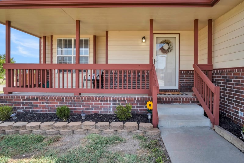 2306 Paddington Ct, Newton, KS 67114