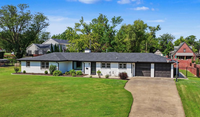 147 Overhill Rd, Salina, KS 67401