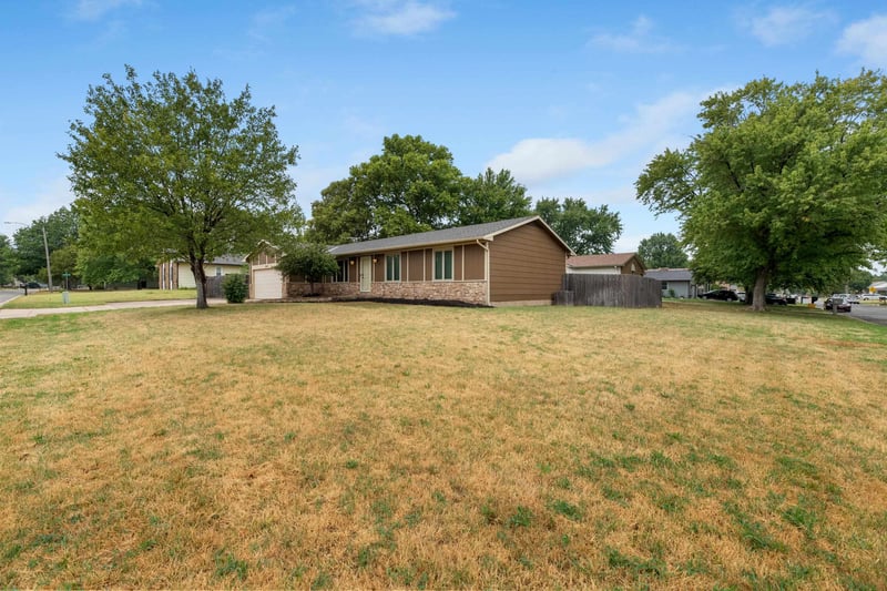8410 W 17th St N, Wichita, KS 67212