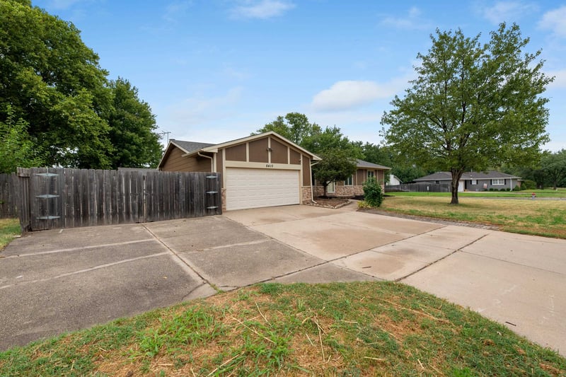 8410 W 17th St N, Wichita, KS 67212