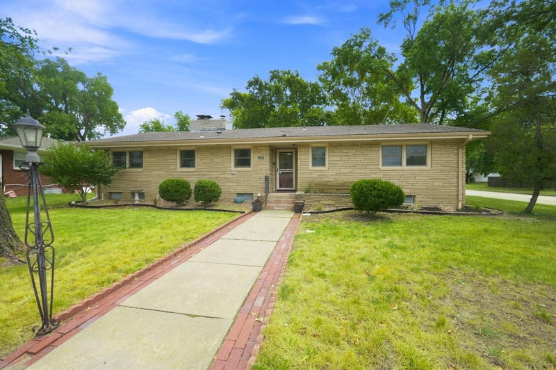 1104 N Pinecrest St, Wichita, KS 67208