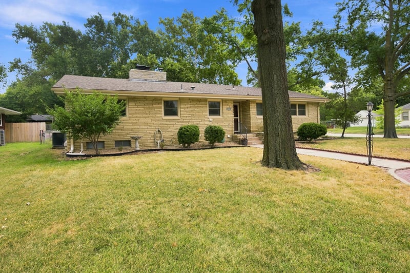 1104 N Pinecrest St, Wichita, KS 67208