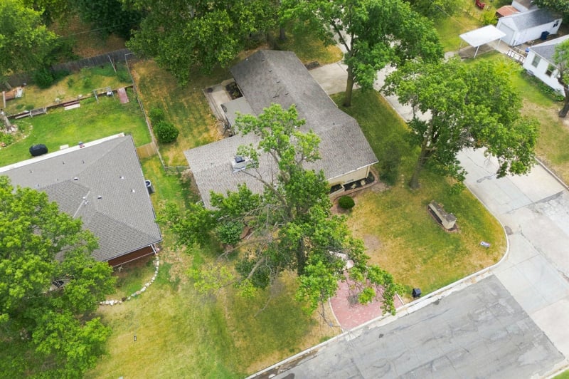 1104 N Pinecrest St, Wichita, KS 67208