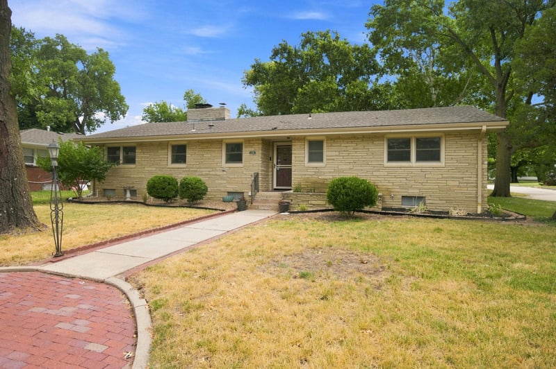 1104 N Pinecrest St, Wichita, KS 67208
