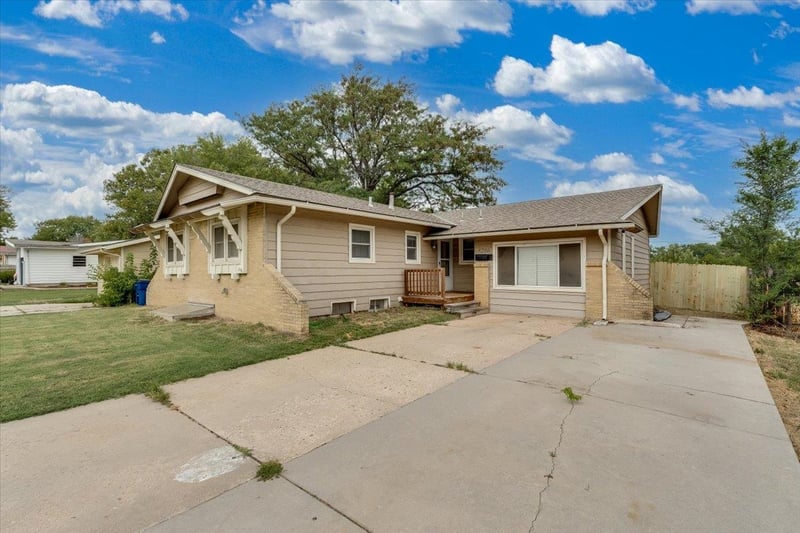 8206 E Levitt Dr, Wichita, KS 67207-3234
