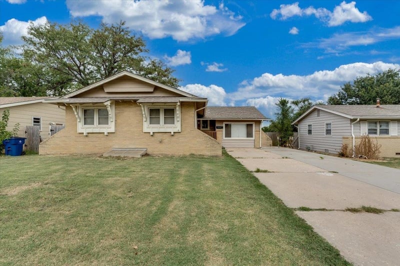 8206 E Levitt Dr, Wichita, KS 67207-3234