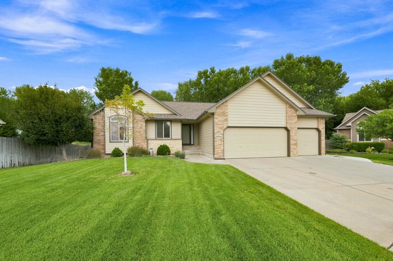 8304 W Candlewood Cir, Wichita, KS 67205