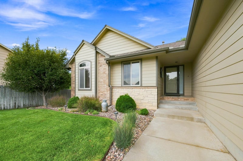 8304 W Candlewood Cir, Wichita, KS 67205