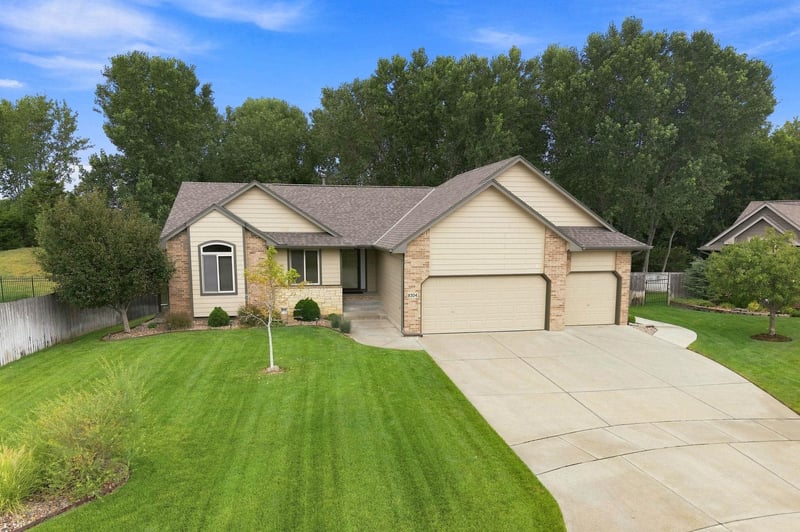 8304 W Candlewood Cir, Wichita, KS 67205