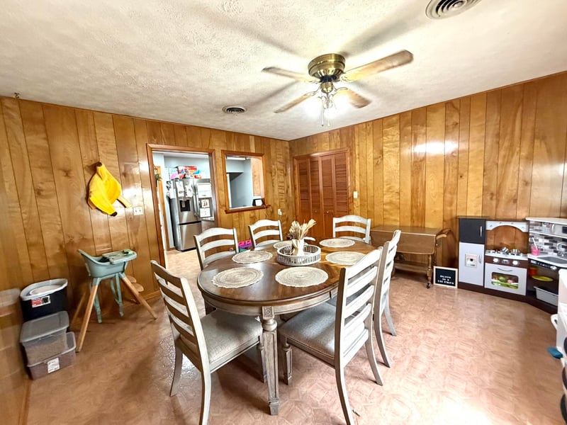 308 Pembroke Ln, Ellinwood, KS 67526