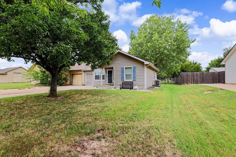 810 E 3rd St, Douglass, KS 67039