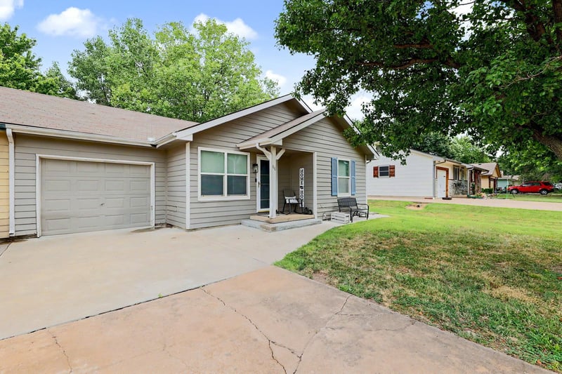810 E 3rd St, Douglass, KS 67039