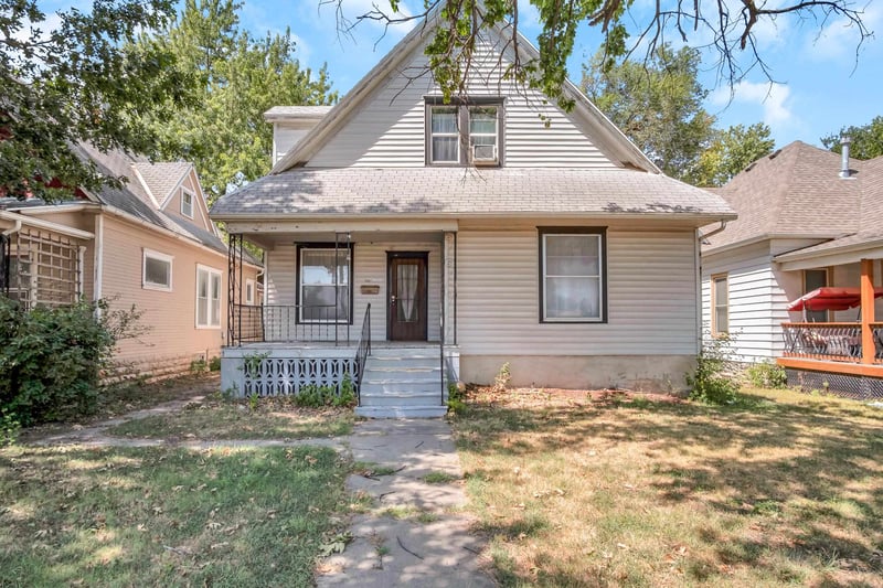 1111 N Main, Newton, KS 67114