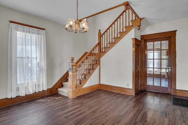 1111 N Main, Newton, KS 67114