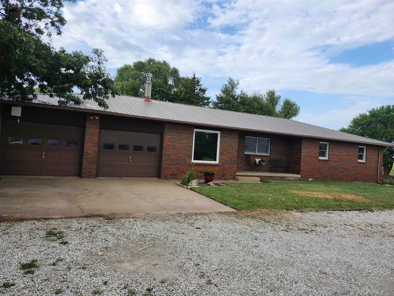 8093 161st Rd, Winfield, KS 67156