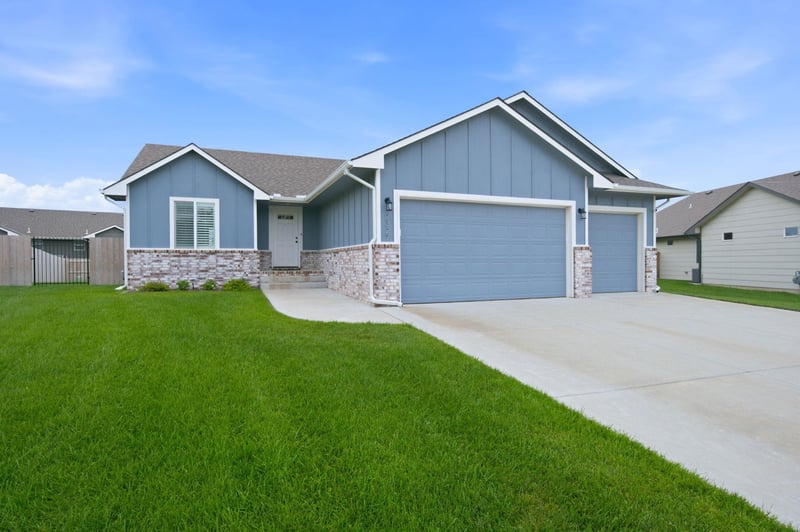 2327 S Chateau, Wichita, KS 67207