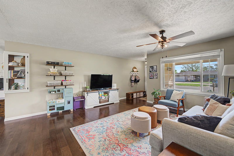 2814 Linda Ln, Salina, KS 67401